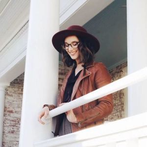 Meet your Posher, Elyssa